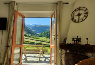 Ensoleillé appartement dans la colline du Giomein