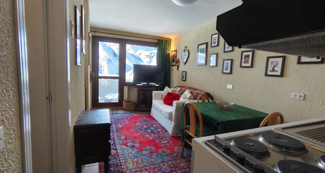 Monolocale con box auto e cantina